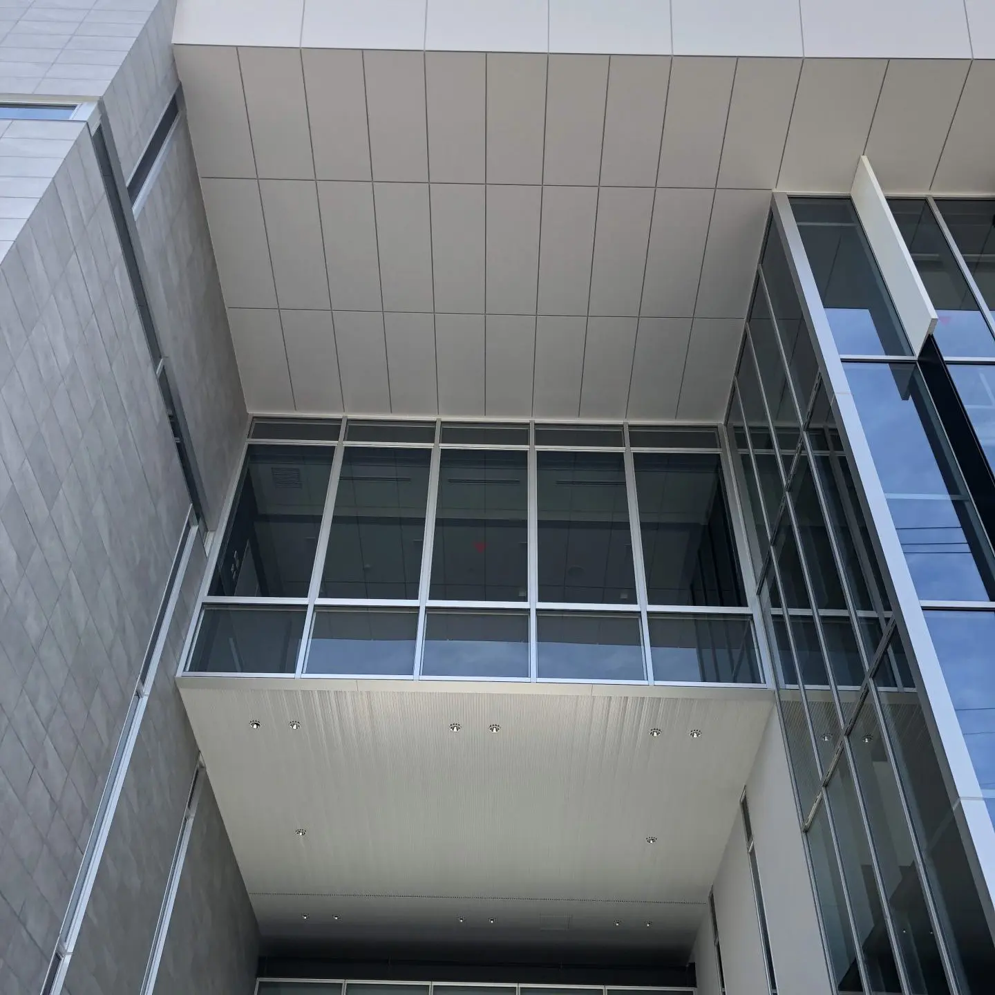 砺波工業株式会社本社社屋